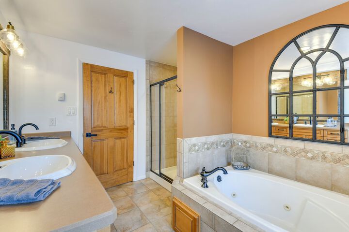 Game Room Media Room & Pool: Luxe Villa in Craig!