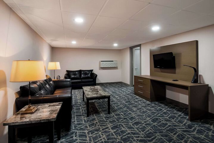 Room 11 of 33