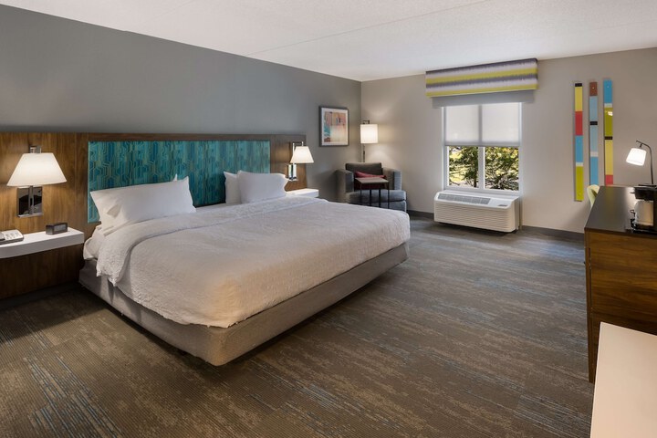 Hampton Inn & Suites Fredericksburg-at Celebrate Virginia