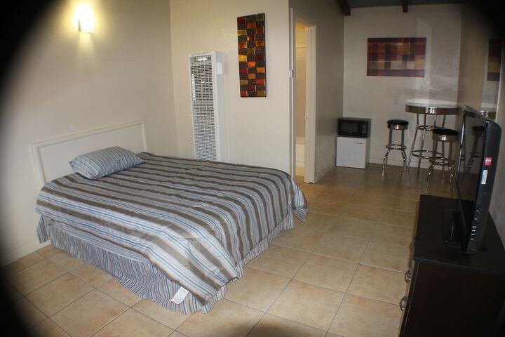 Room 4 of 7