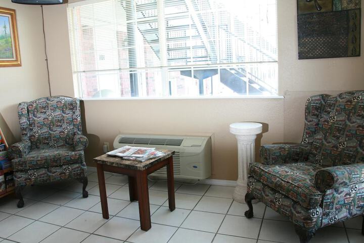 Claremore Motor Inn