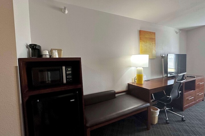 Room 16 of 34