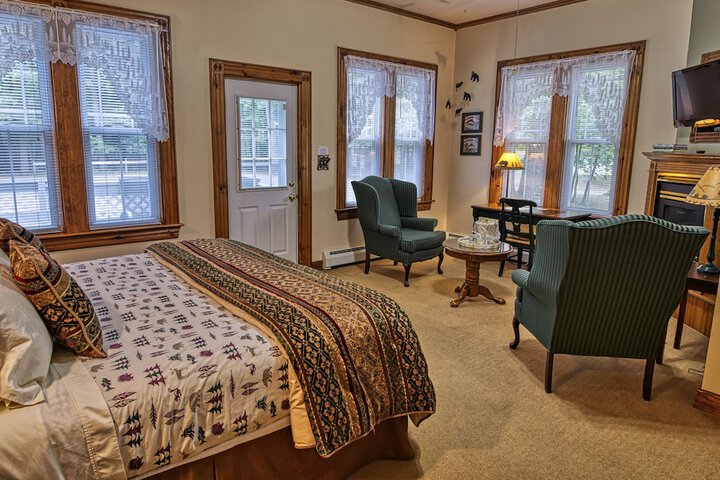 Rockwell Falls Inn and Wine Bar
