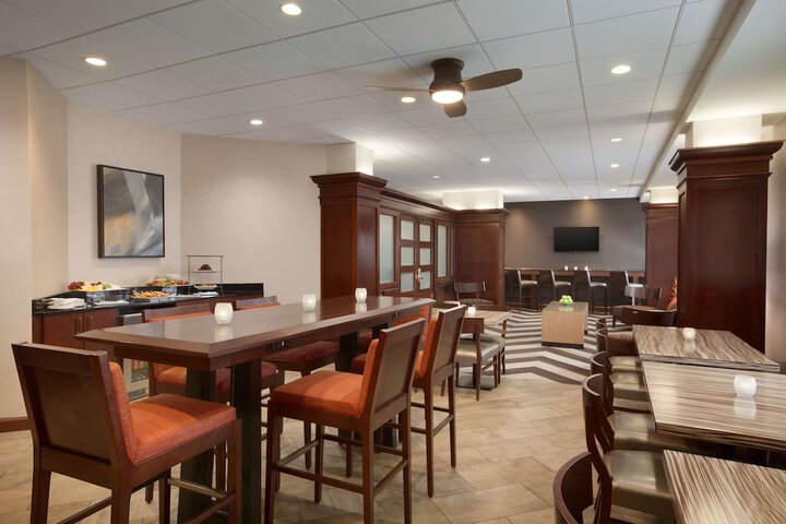 Lounge 54 of 62