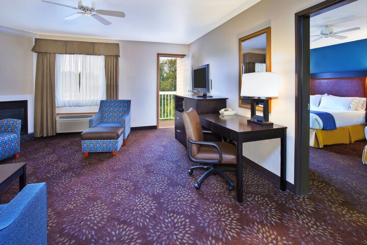 Holiday Inn Express Mackinaw City by IHG