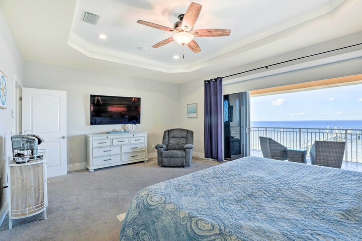 Apollo Beach House w / Private Pool + Hot Tub