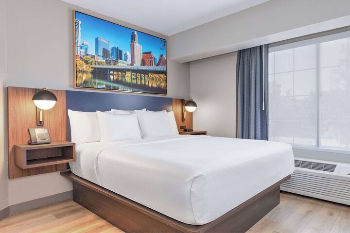 Room 32 of 48