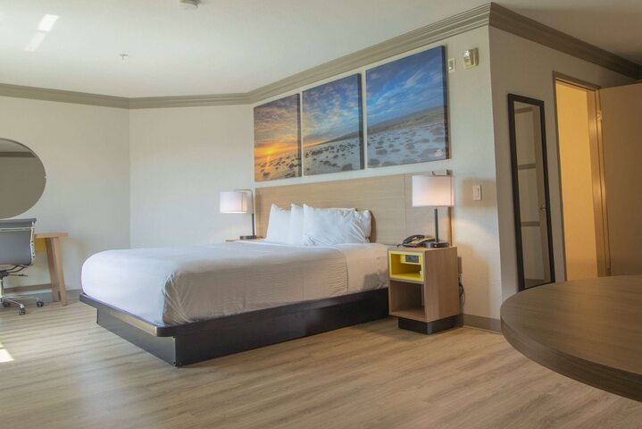 Room 27 of 34