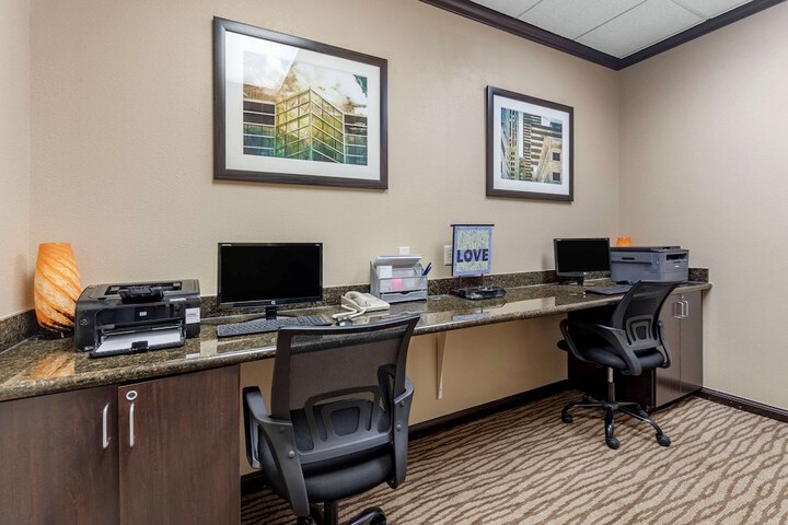 Business Center 26 of 26
