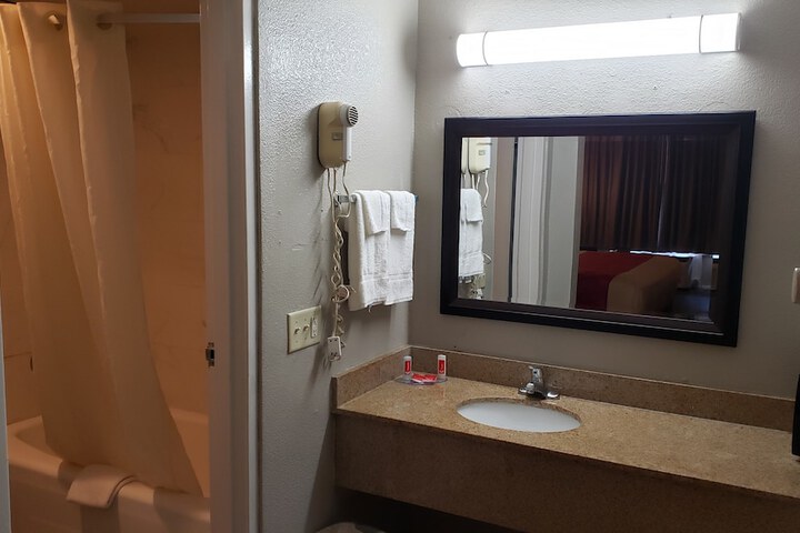 Room 23 of 29