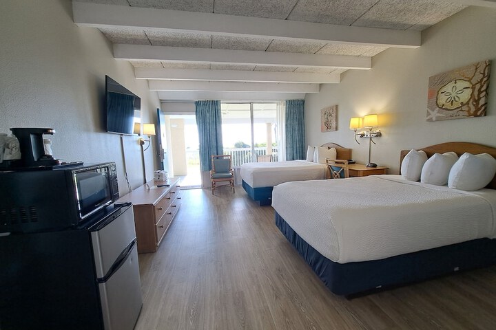 Days Inn & Suites by Wyndham Jekyll Island
