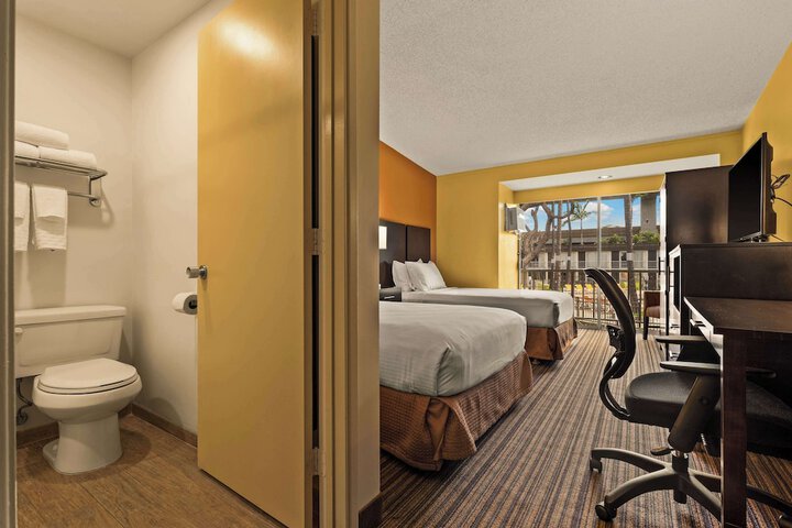 Best Western The Plaza Hotel Honolulu Airport - Free Breakfast