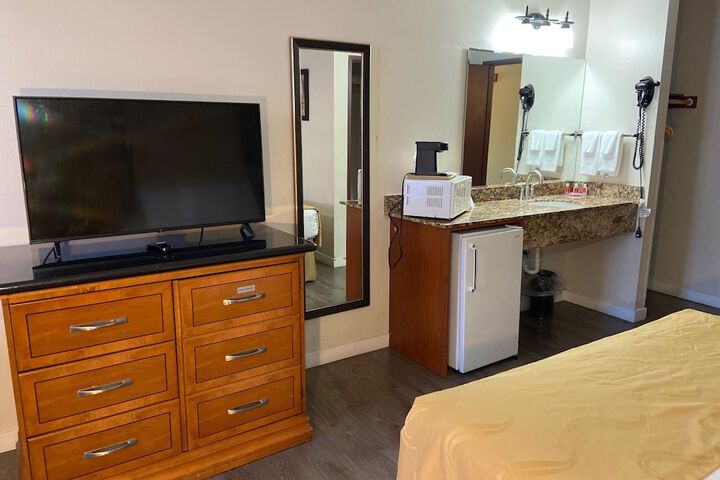 Room 6 of 24