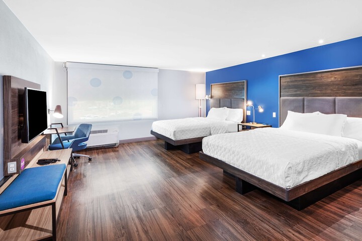 Room 11 of 25