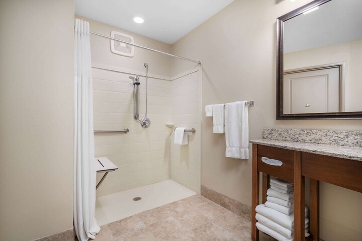 AmericInn by Wyndham Hartford SD