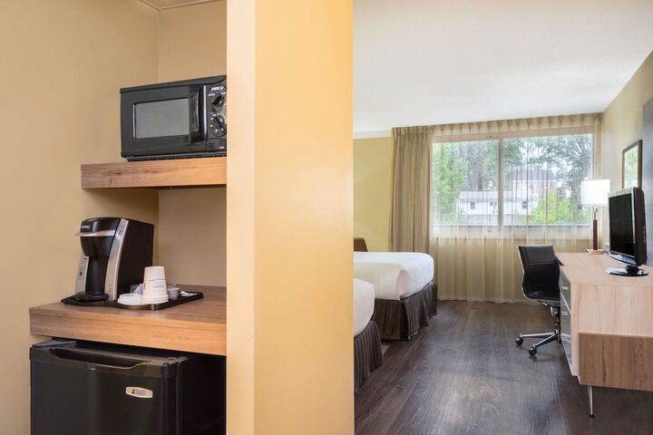 Room 18 of 32