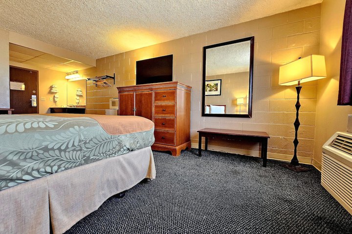 Room 35 of 62