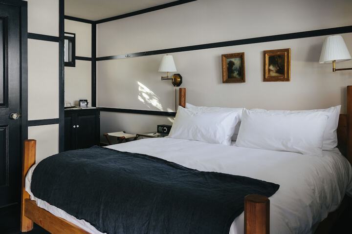 Room 10 of 17