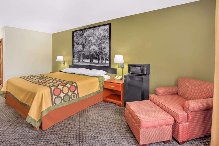 Room 9 of 16