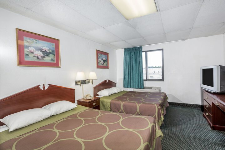 Room 5 of 16