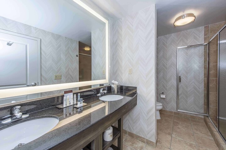 DoubleTree by Hilton North Charleston - Convention Center