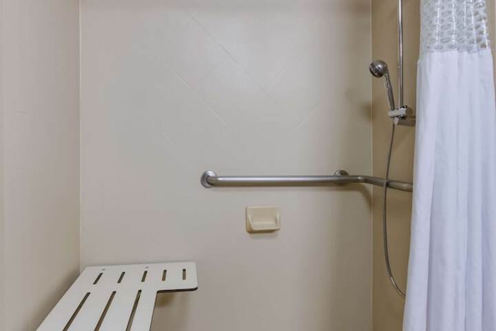 Room 9 of 75