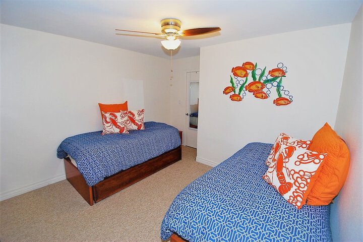 Room 21 of 34