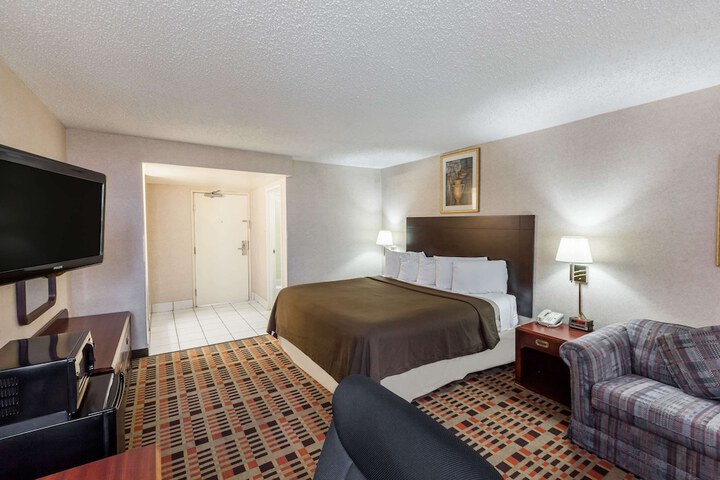 Room 6 of 25