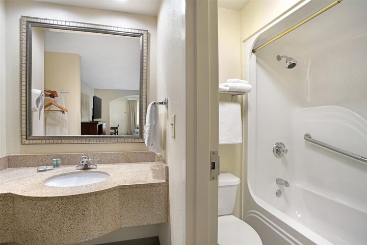 Best Western Inn & Suites - Monroe