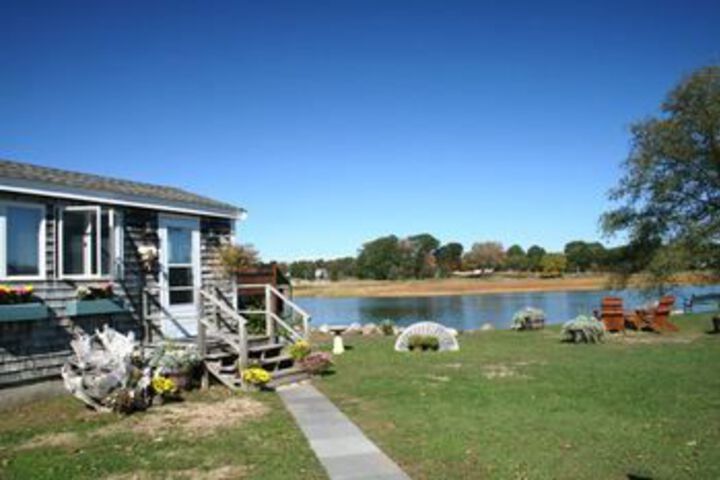 Sheas Riverside Inn & Motel