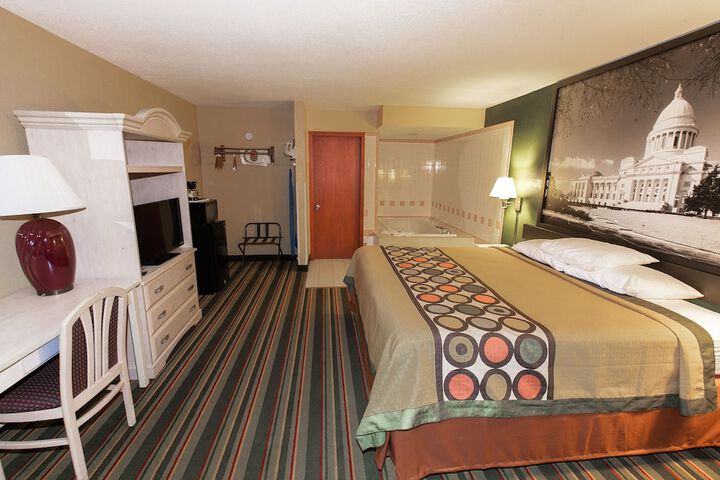 Room 7 of 24