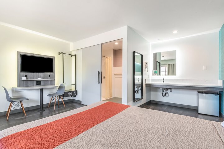 Room 28 of 31