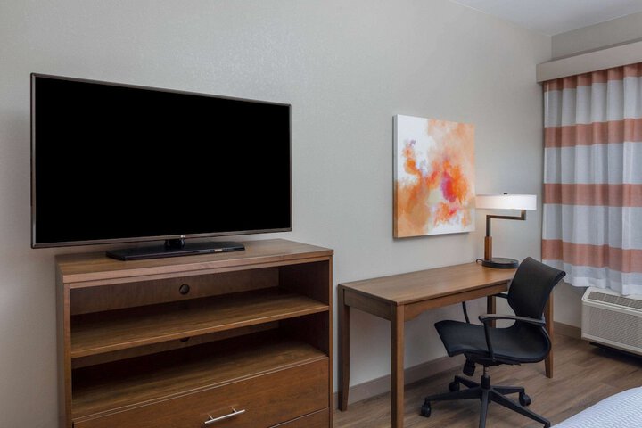 Room 15 of 30