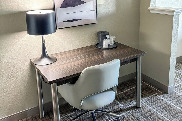 Room 10 of 19