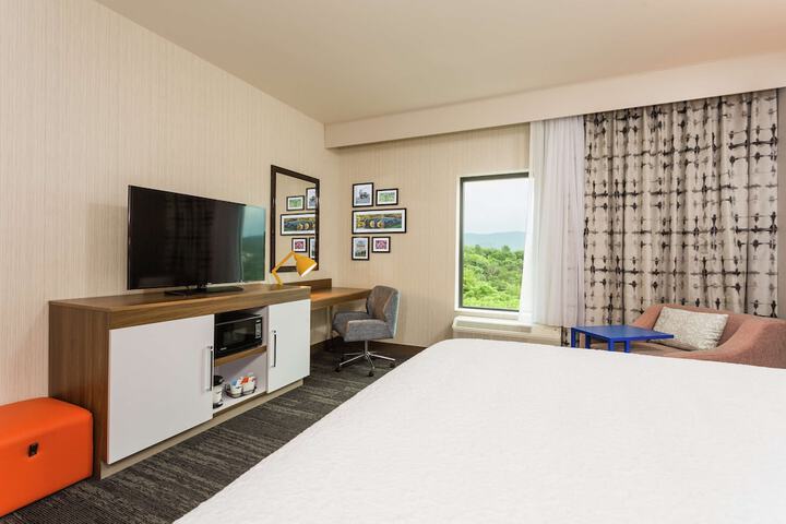 Room 9 of 33