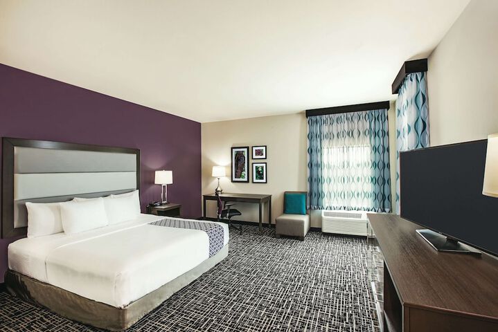 Room 32 of 47
