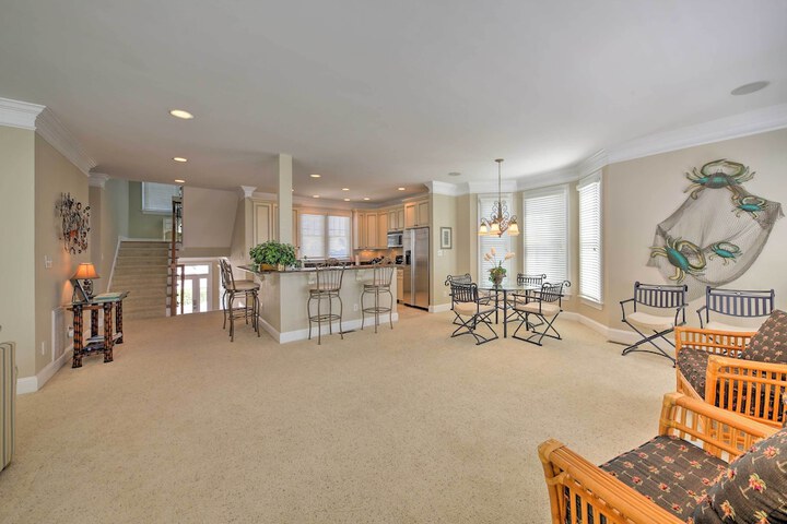Manteo Waterfront Resort Home w / 30-ft Dock!