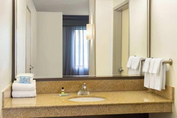 Courtyard by Marriott Madison West Middleton