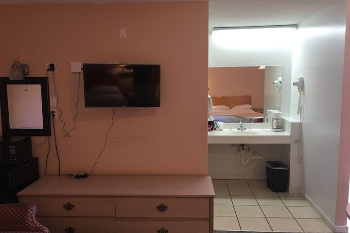 Room 18 of 40