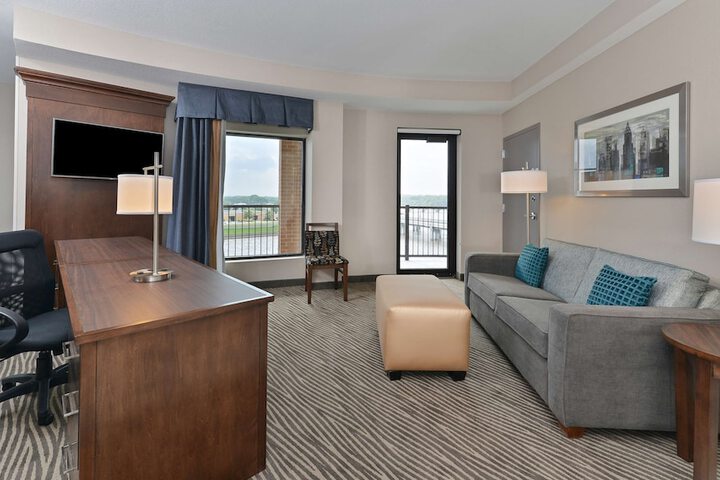Hampton Inn & Suites Des Moines Downtown