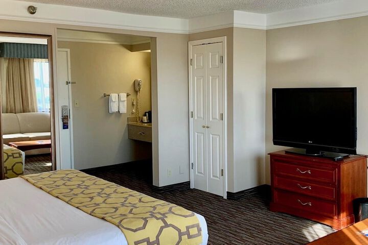 Room 13 of 43