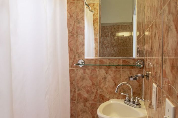 Room 15 of 120