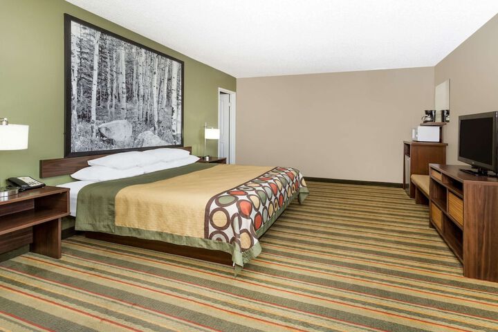 Room 9 of 15