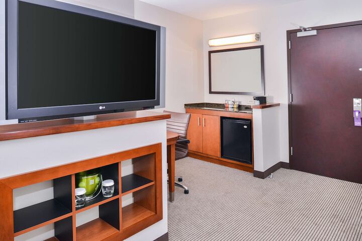 Room 21 of 38