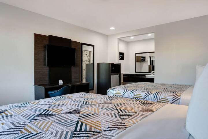Room 6 of 32