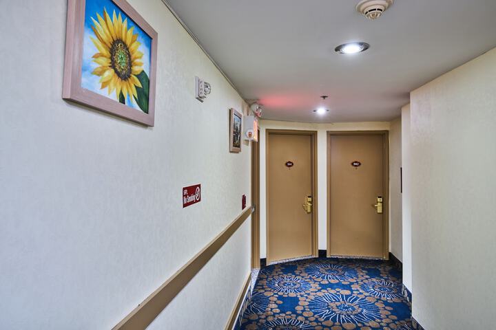 Ballroom/Hall 51 of 54