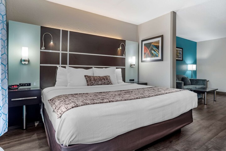 Room 14 of 30
