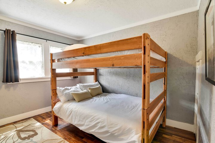 Charming Portland Home Walk to Light Rail!