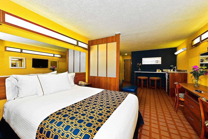 Room 18 of 25