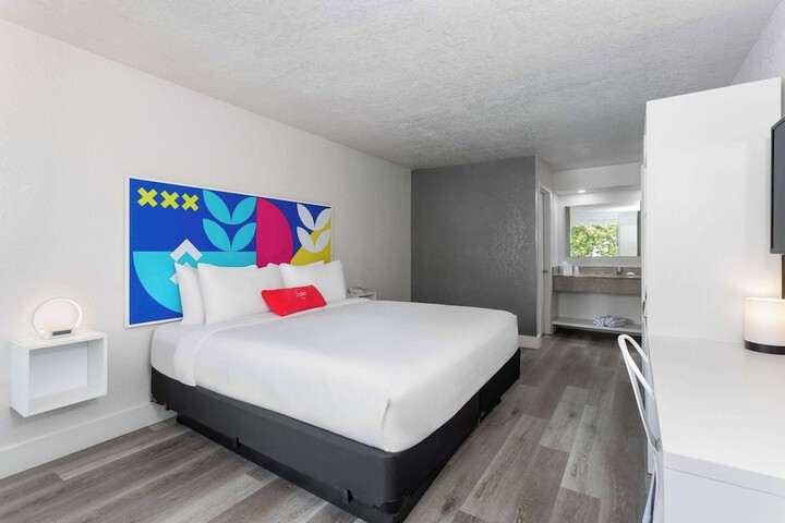 Room 48 of 69